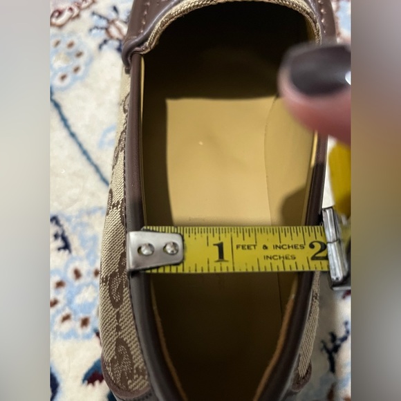 Gucci's signature GG canvas loafers with a platform sole & leather trim. - Picture 13 of 13